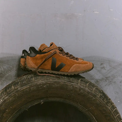 GT SUEDE COGNAC BLACK